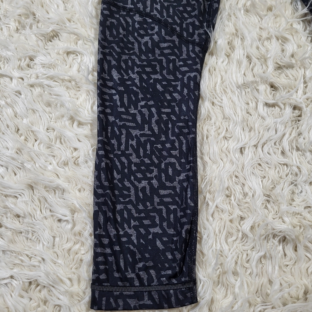 Lululemon Geometric Print Pocket Zipper Leggings Size 4 - Picture 3 of 14